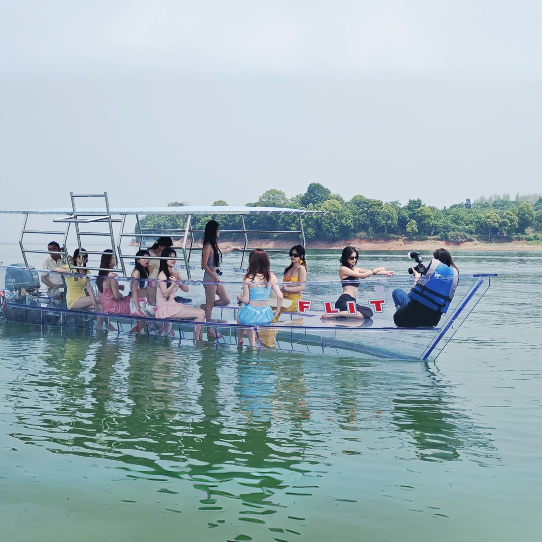 Flit- Transparent boat (4)